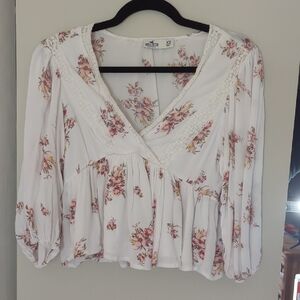 Hollister Women's Floral White Cream Blouse